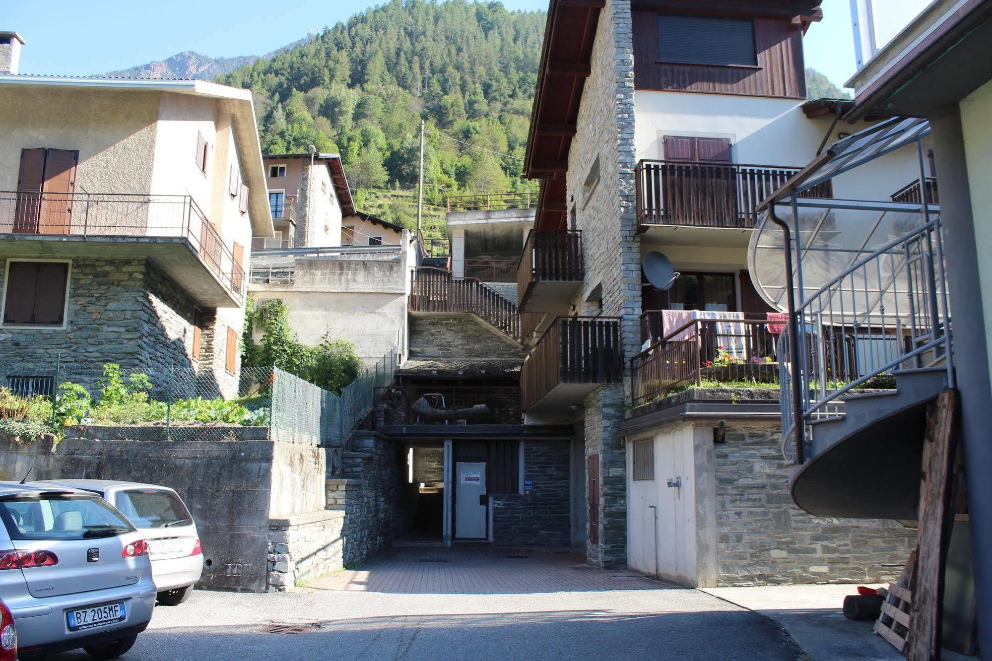Lanterna Apartments Chiesa in Valmalenco Esterno foto