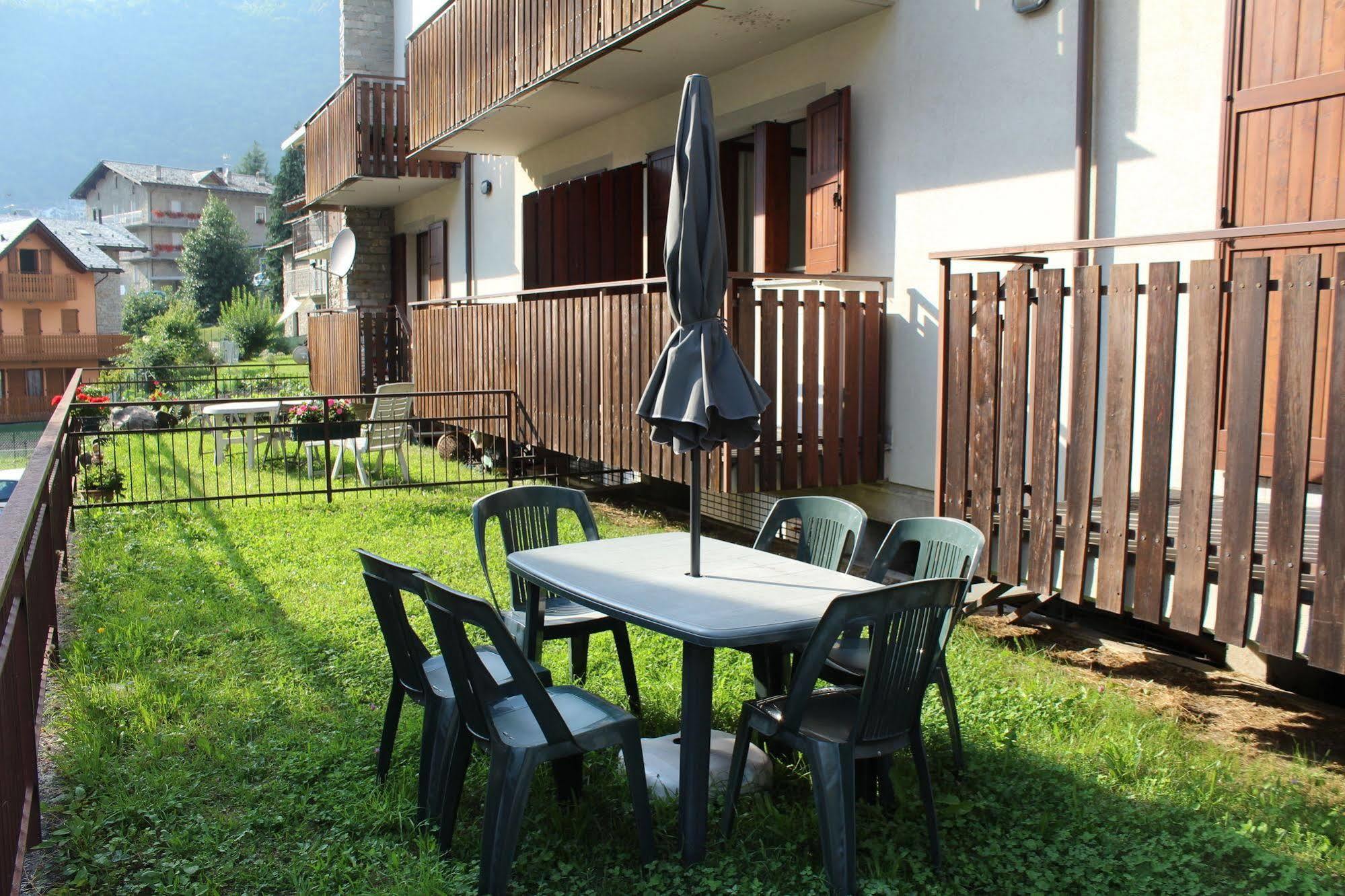 Lanterna Apartments Chiesa in Valmalenco Esterno foto