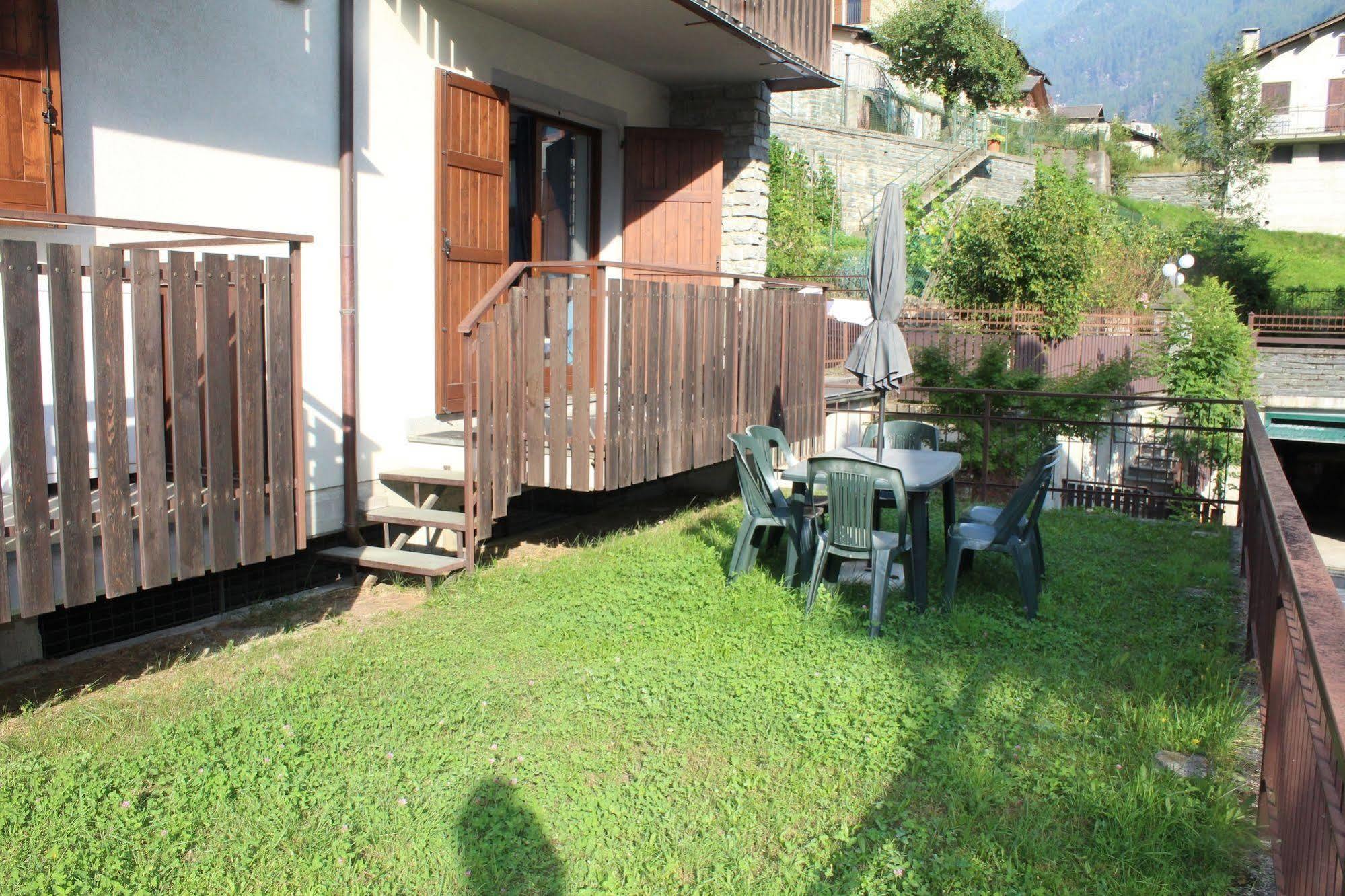 Lanterna Apartments Chiesa in Valmalenco Esterno foto